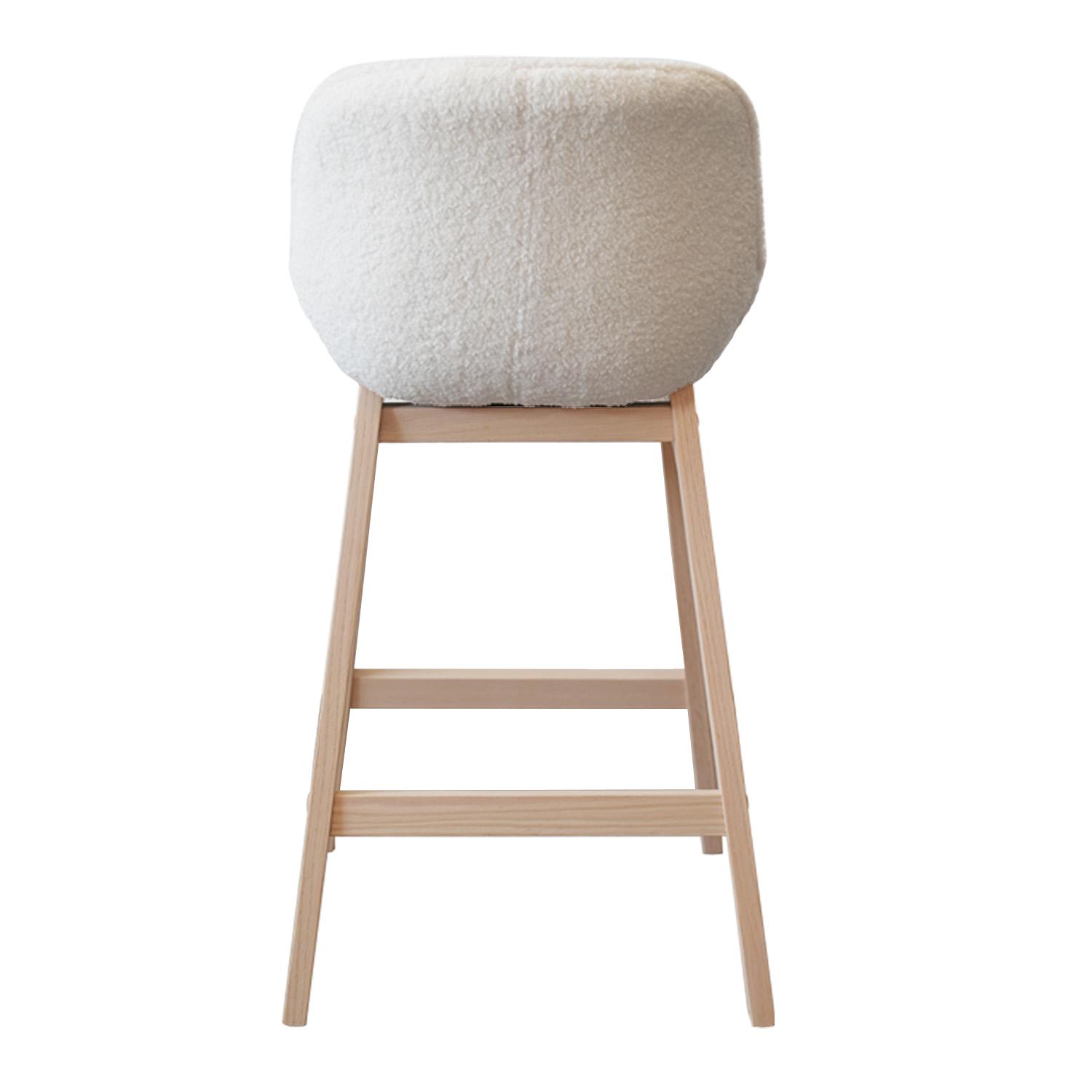 Lot de chaises d'îlot et bar en chêne et assise tissu bouclette H65cm