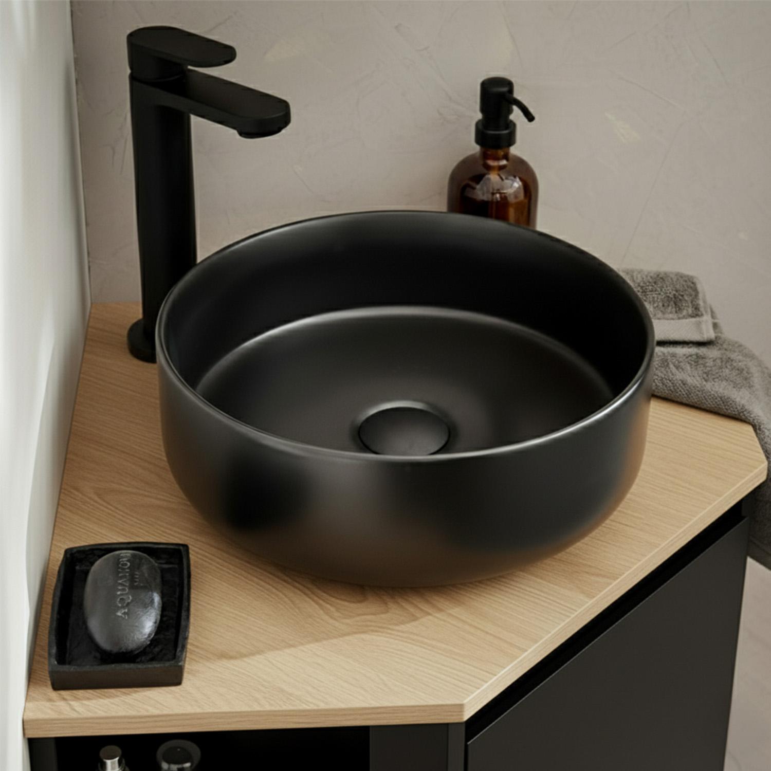 Ensemble meuble sous vasque d'angle avec vasque, robinet noir et armoire de toilette