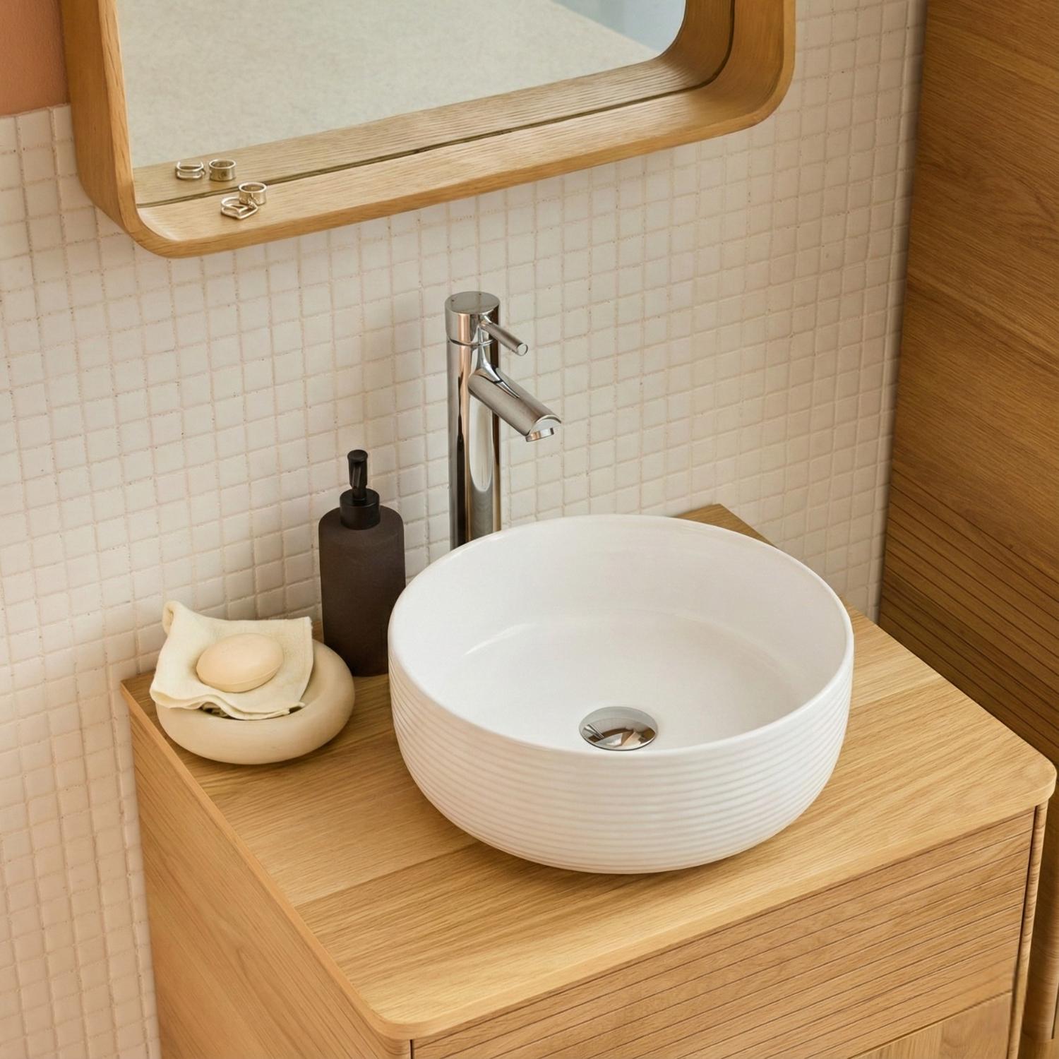 Vasque à poser ronde blanche avec relief extérieur 36cm SYLVA.