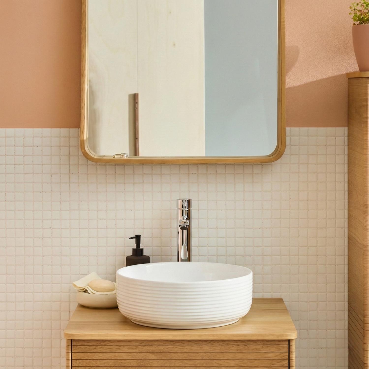 Vasque à poser ronde blanche avec relief extérieur 36cm SYLVA.