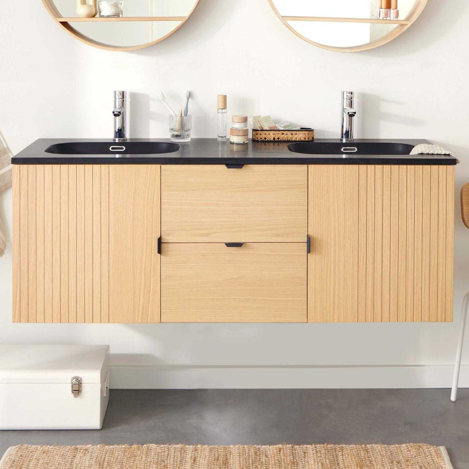 Meuble de salle de bain en chêne avec vasque et robinet