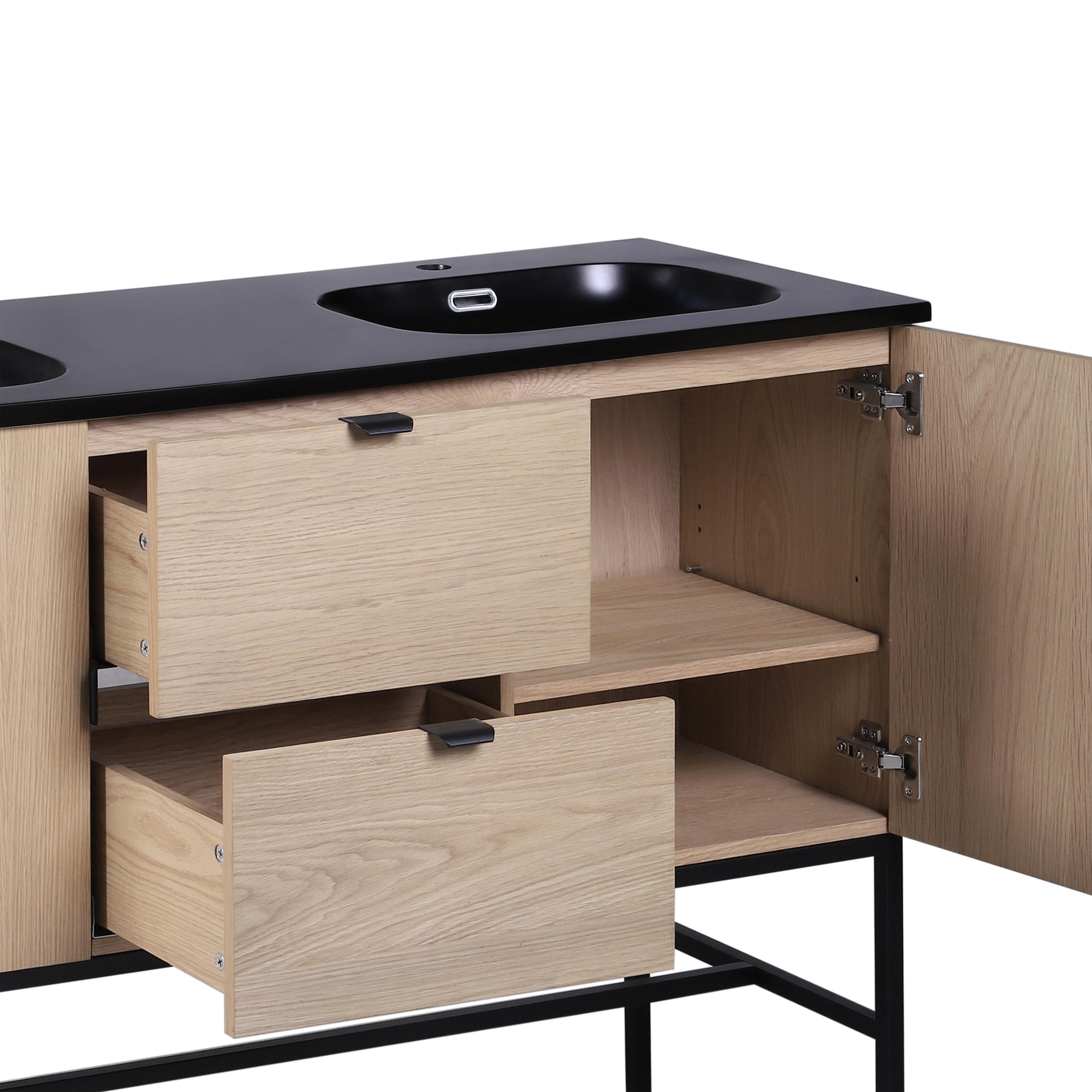 Meuble de salle de bain en chêne avec plan vasque noir et robinets noir